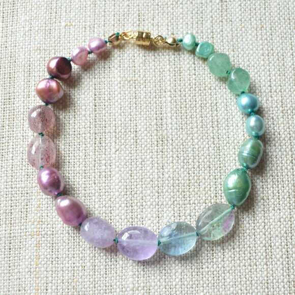 Hand Knotted Gemstone and Pearl Bracelet - Hand Made in Canada - Picture 4 of 9
